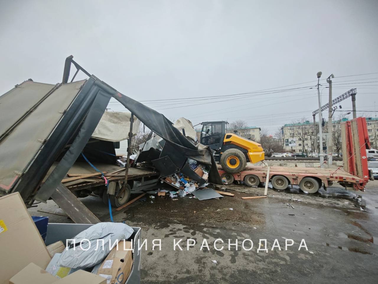 При столкновении двух грузовиков в Краснодаре погиб человек